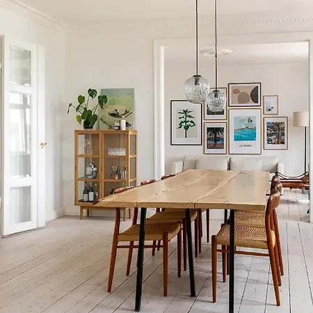 Spacious And Bright !!! *