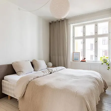 Spacious And Bright !!! *